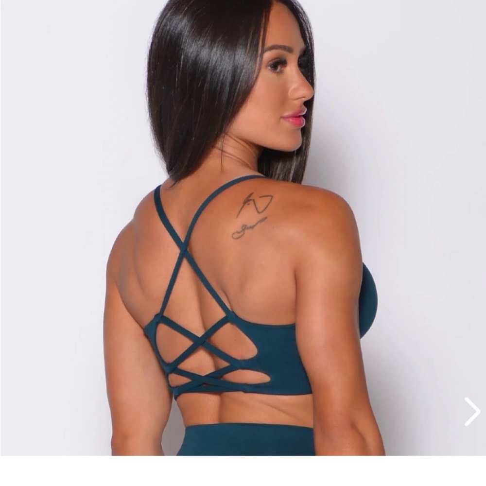 SEARCHING FOR BOMBSHELL SPORTSWEAR CROSSFIT BRA IN BLACK XS OR S